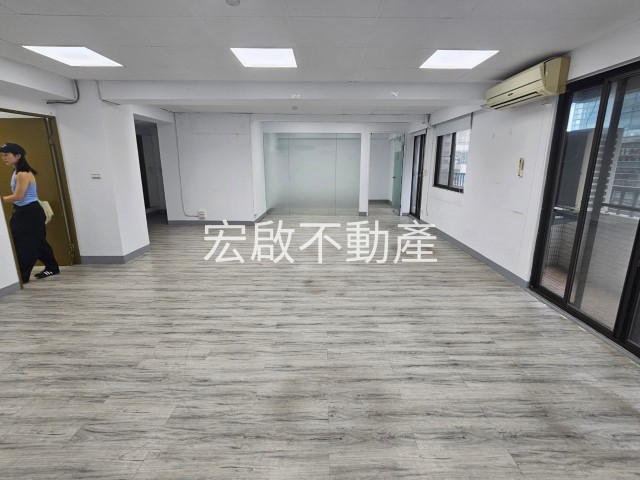 租辦公室中山區屋況優採光佳3隔間獨立空調-宏啟不動產商用租賃 物件大圖