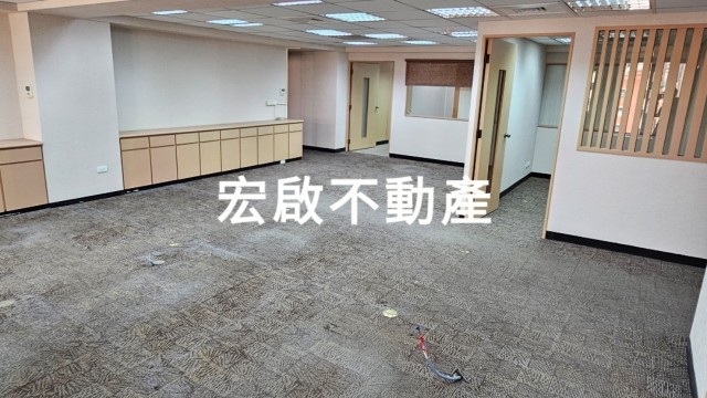 租辦公室中山區玻璃帷幕純辦大樓採光佳6隔間-宏啟不動產商用租賃 物件大圖