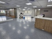 宏啟不動產商用租賃 (104報紙房屋網 買屋 賣屋 租屋 委租 委賣 平台,專業房屋仲介個人網站) 租辦公室松山區玻璃帷幕純辦大樓門面優2隔間 主打物件照片